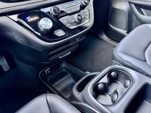 New 2026 Chrysler Pacifica Select image 15