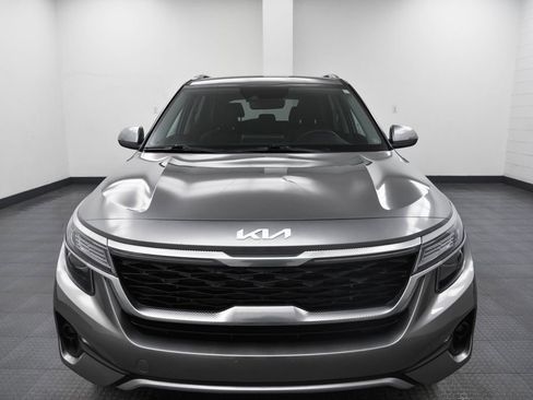 Used 2023 Kia Seltos EX image 3