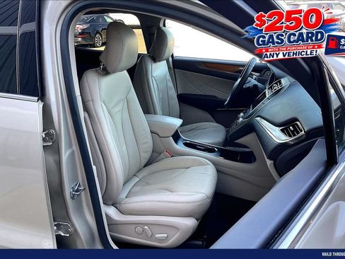 Used 2017 Lincoln MKC Select w/ Select Plus Package AWD/4WD image 7