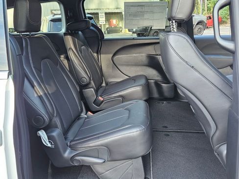 New 2026 Chrysler Pacifica Select FWD image 15