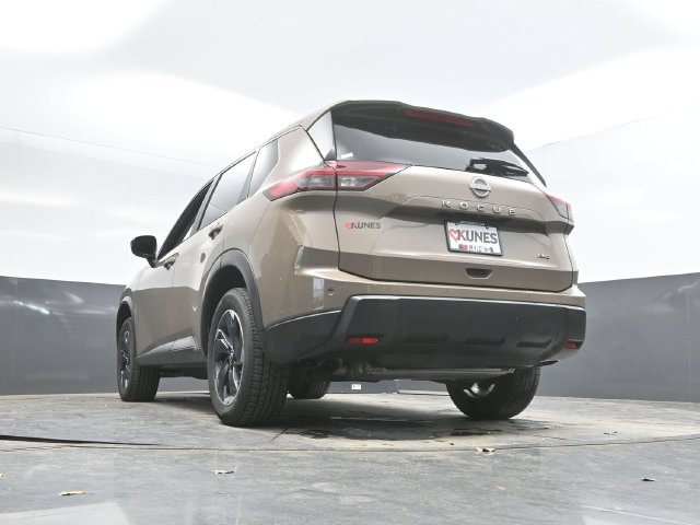 Used 2025 Nissan Rogue SV AWD/4WD image 49