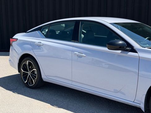 Used 2025 Nissan Altima 2.5 SR AWD/4WD image 5