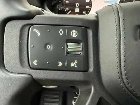 Used 2025 Land Rover Defender 110 V8 image 16