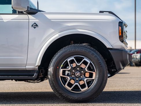 New 2025 Ford Bronco Outer Banks image 5