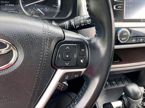 Used 2018 Toyota Highlander XLE image 25