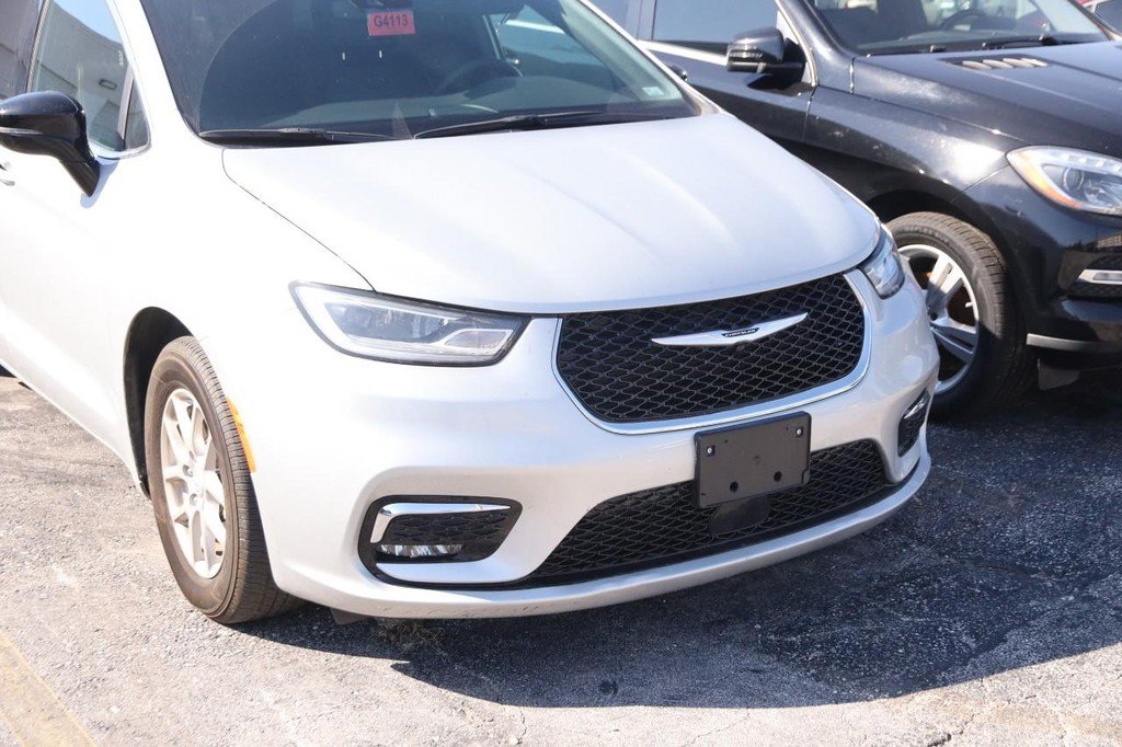 Used 2026 Chrysler Pacifica Select FWD image 2