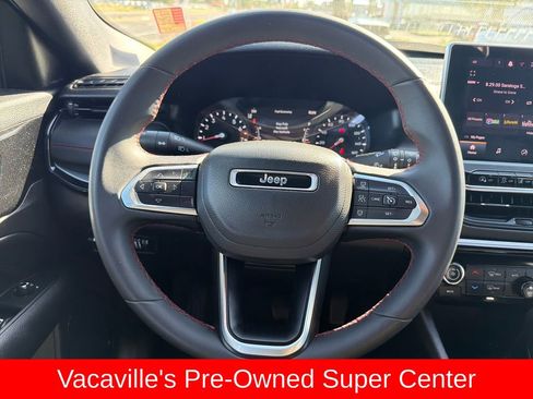 Used 2025 Jeep Compass Trailhawk AWD/4WD image 14