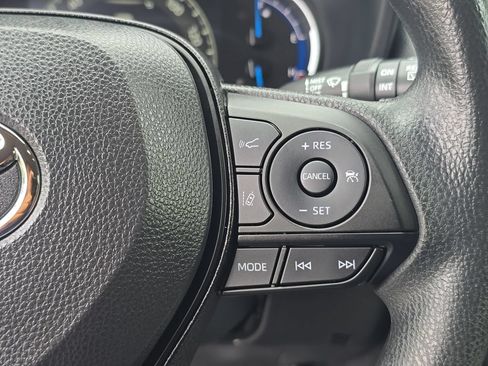 Used 2025 Toyota RAV4 XLE AWD/4WD image 21