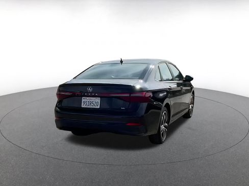 Used 2025 Volkswagen Jetta SE image 11