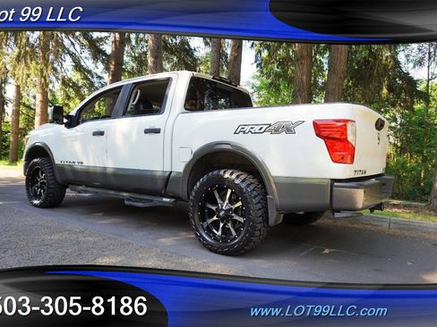 Used 2019 Nissan Titan PRO-4X w/ Pro-4x Convenience Package AWD/4WD image 11