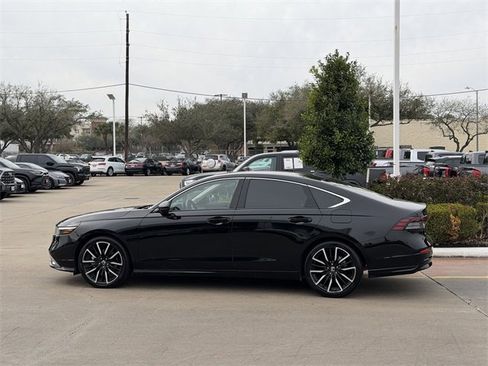 Used 2023 Honda Accord Touring image 4