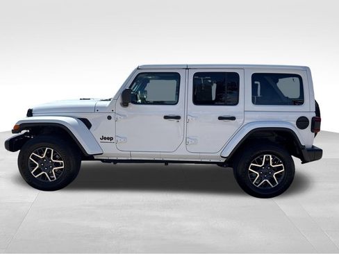 Used 2025 Jeep Wrangler Unlimited Sahara AWD/4WD image 2