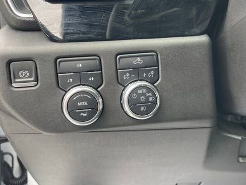 Used 2024 GMC Sierra 2500 SLE w/ SLE Convenience Package image 13