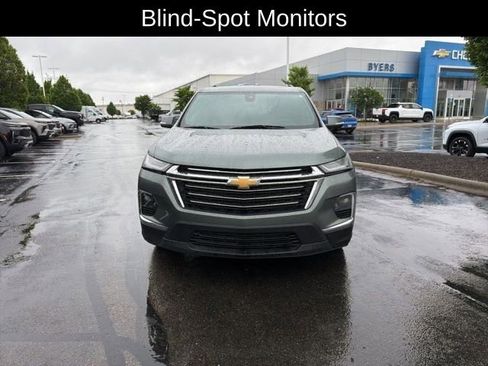 Used 2023 Chevrolet Traverse LT FWD image 3
