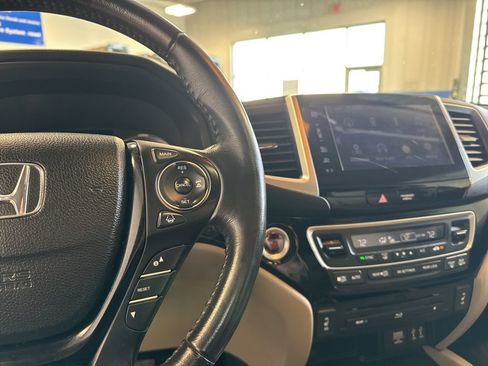 Used 2016 Honda Pilot Touring image 16