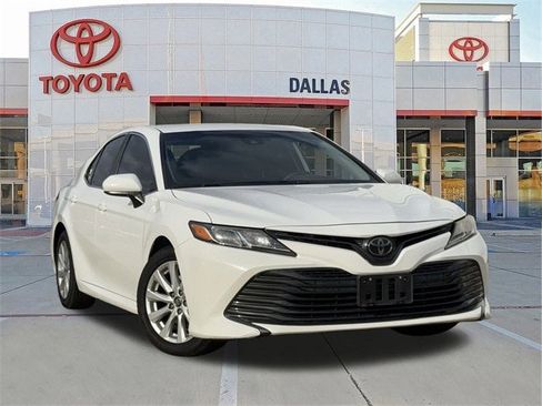 Used 2019 Toyota Camry LE image 1