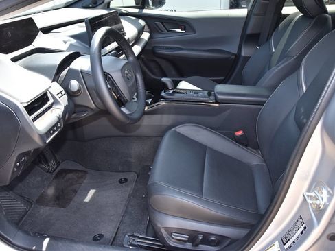 Used 2025 Toyota Prius Limited w/ Limited Premium Package FWD image 10