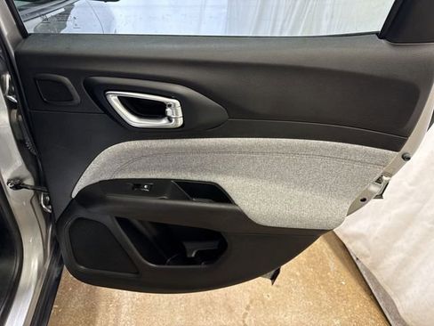 Used 2022 Jeep Compass Latitude w/ Sun and Sound Group image 28