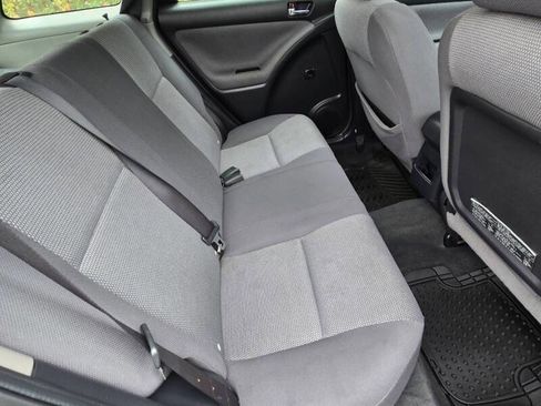 Used 2006 Toyota Matrix XR image 16