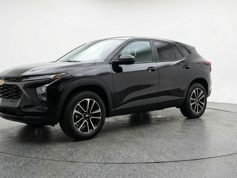 Used 2025 Chevrolet TrailBlazer LT image 3