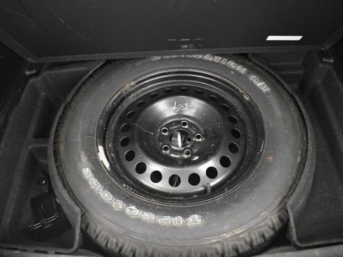 Used 2019 Jeep Cherokee Trailhawk w/ Cold Weather Group image 22