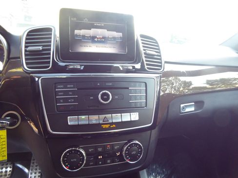 Used 2019 Mercedes-Benz GLE 400 4MATIC image 12