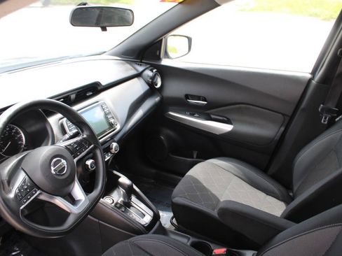 Used 2019 Nissan Kicks SV FWD image 16