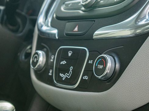 Used 2020 Chevrolet Equinox LS FWD image 18