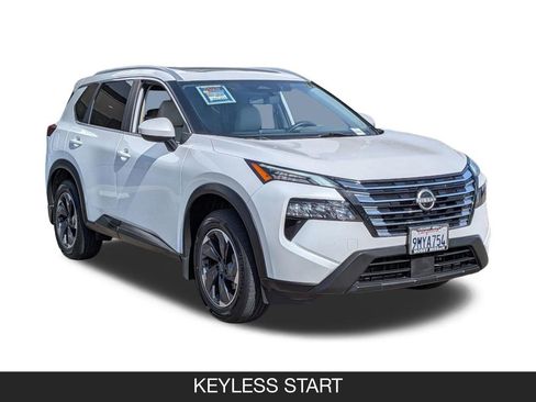Used 2024 Nissan Rogue SV w/ SV Premium Package FWD image 2