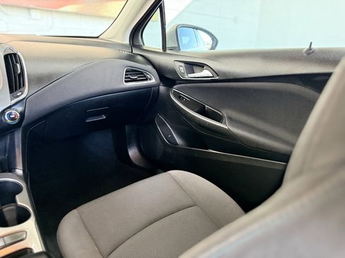 Used 2018 Chevrolet Cruze LT image 25