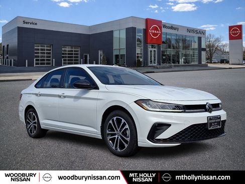 Used 2025 Volkswagen Jetta Sport FWD image 1