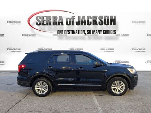 Used 2018 Ford Explorer XLT image 6