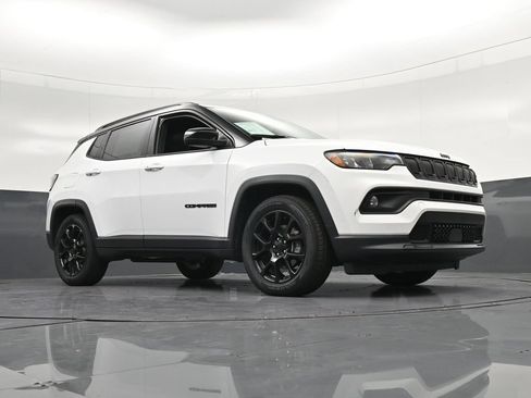 Used 2022 Jeep Compass Latitude FWD image 31