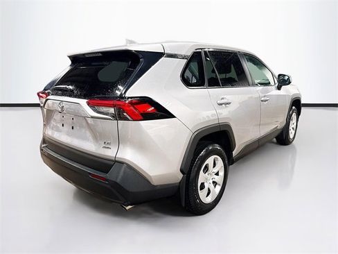 Used 2024 Toyota RAV4 LE image 7