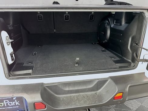 Used 2021 Jeep Wrangler Rubicon w/ Cold Weather Group image 30