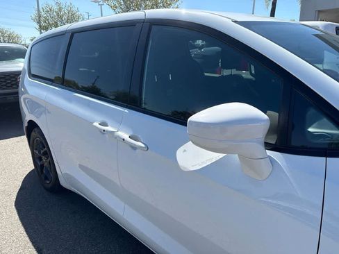 Certified 2018 Chrysler Pacifica Touring Plus w/ S Appearance Package FWD image 5