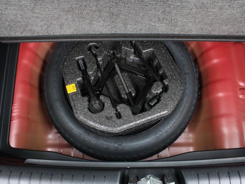 Used 2024 Hyundai Venue SEL image 11