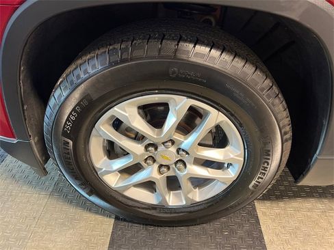 Used 2020 Chevrolet Traverse LT image 9