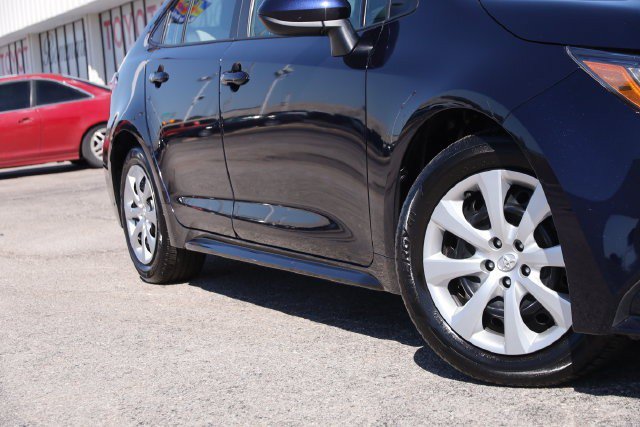 Used 2025 Toyota Corolla LE w/ Convenience Package FWD image 3