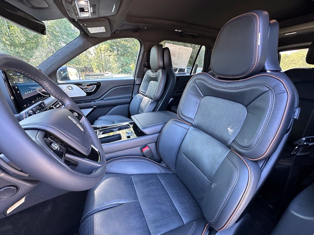 New 2026 Lincoln Aviator Black Label w/ Jet Appearance Package AWD/4WD image 17