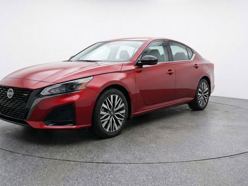 Used 2025 Nissan Altima 2.5 SV FWD image 3