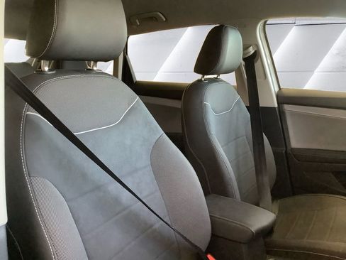 Used 2024 Volkswagen Taos SE image 14