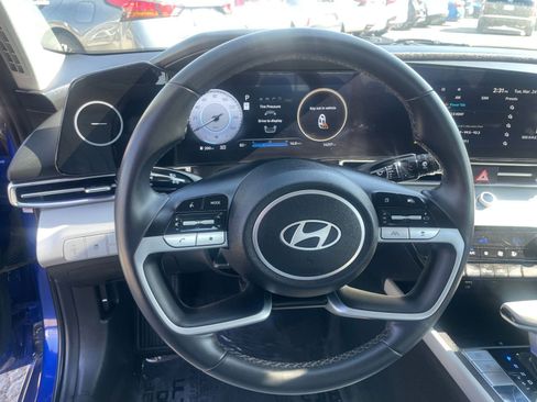 Used 2025 Hyundai Elantra Limited image 30