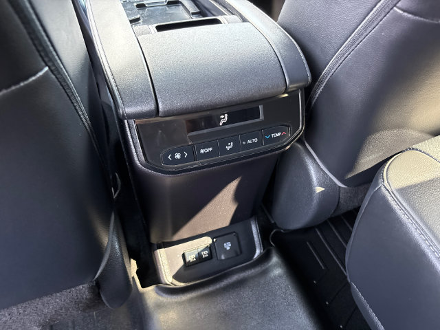 Used 2021 Toyota Highlander Limited FWD image 15