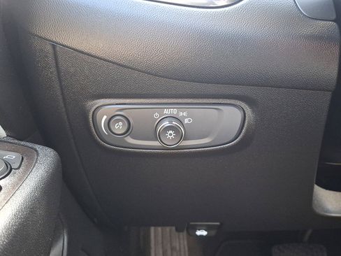 Used 2020 Chevrolet Equinox LS w/ LS Convenience Package FWD image 22