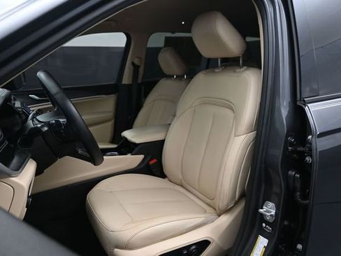 Used 2022 Jeep Grand Cherokee L Limited RWD image 10
