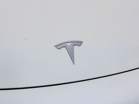 Used 2020 Tesla Model 3 Standard Range RWD image 5