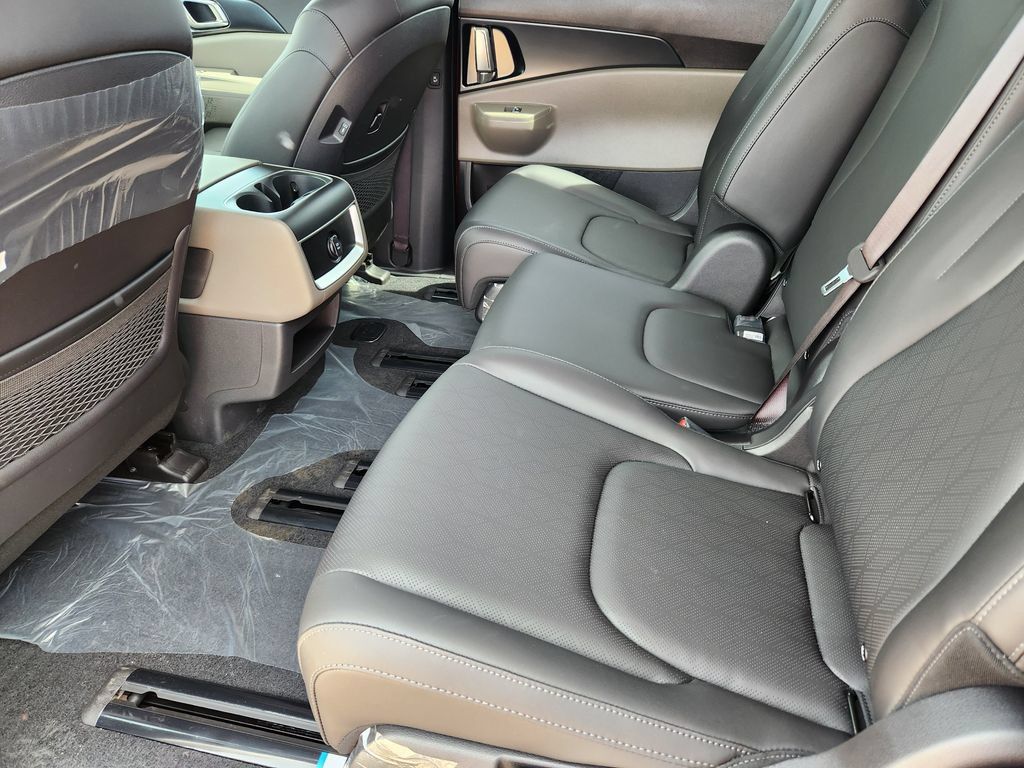 New 2026 Kia Carnival FWD image 9