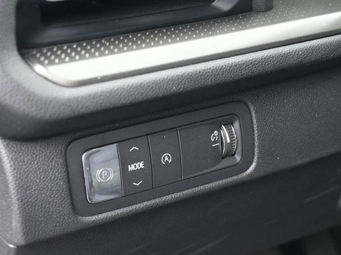 Used 2025 Chevrolet Traverse LT image 14