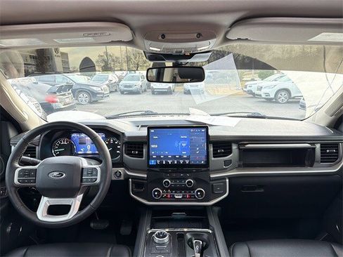 Used 2024 Ford Expedition XLT image 17